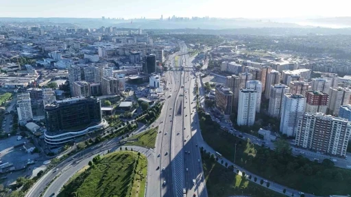 Bayramın ilk g&uuml;n&uuml; yollar boş kaldı
