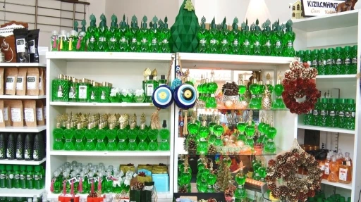 Bayramın kokusu &ccedil;am ormanlarından y&uuml;kseliyor: &Ccedil;am kolonyası ve aromalı T&uuml;rk kahvesine yoğun ilgi
