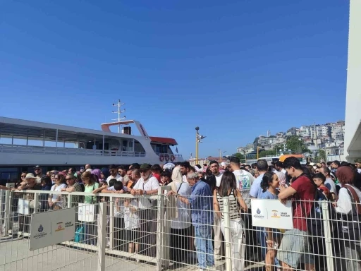 Bayramın son gününde Adalar İskelesi’nde yoğunluk oluştu
