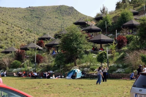 Bayramın vazge&ccedil;ilmezi Zincidere Mesire Alanı
