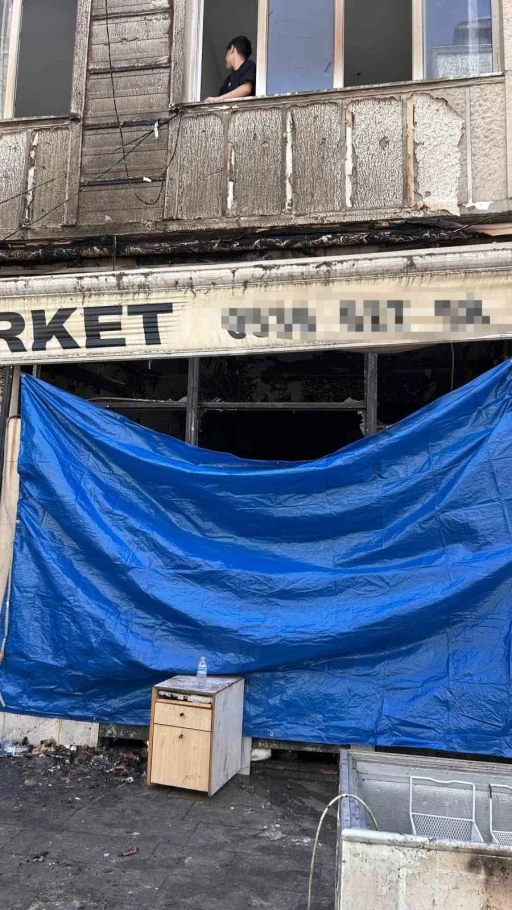 Bayrampaşa&rsquo;da gece saatlerinde d&uuml;kkandan alevler y&uuml;kseldi
