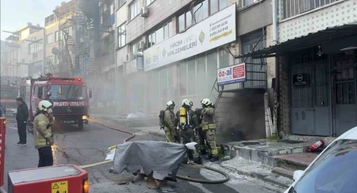 Bayrampaşa’da iplikçide korkutan yangın

