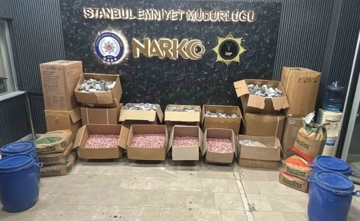 Bayrampaşa ve G&uuml;ng&ouml;ren&rsquo;de uyuşturucu operasyonu: 200 milyon değerinde uyuşturucu hap ele ge&ccedil;irildi
