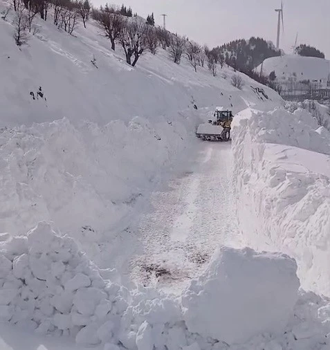 Bazı k&ouml;ylere ulaşım sağlanamıyor
