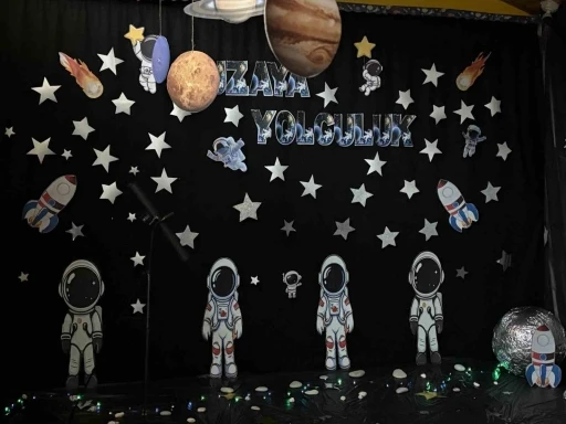 Bebek K&uuml;t&uuml;phanesi&rsquo;nde &ccedil;ocuklar uzayla tanıştı
