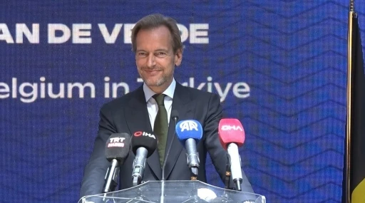 Bel&ccedil;ika Savunma Bakanı Francken: "Geri d&ouml;neceğiz ve bu d&ouml;n&uuml;ş 14 yıl s&uuml;rmeyecek"

