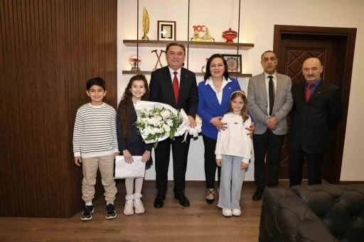 Belediye başkanı koltuğunu Mercan Su Uzun&rsquo;a devretti
