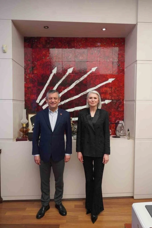 Belediye Başkanı Subaşı Genel Başkan &Ouml;zg&uuml;r &Ouml;zel ile bir araya geldi
