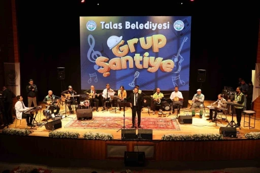 Belediye personeli 1 Mayıs’ta kulakların pasını sildi
