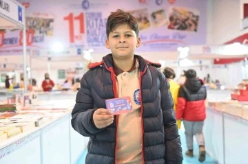 Belediyeden 20 bin öğrenciye hediye kitap kuponu
