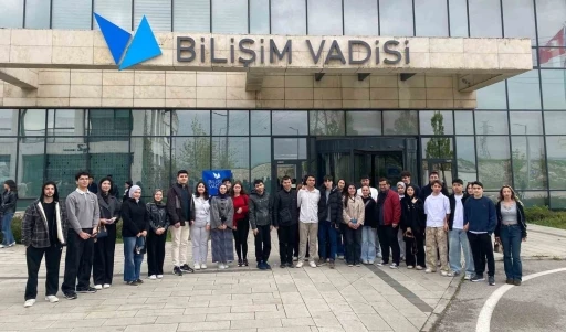 Belediyeden gen&ccedil;lere Bilişim Vadisi gezisi
