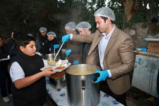 Belediyenin geleneksel iftar programları s&uuml;r&uuml;yor
