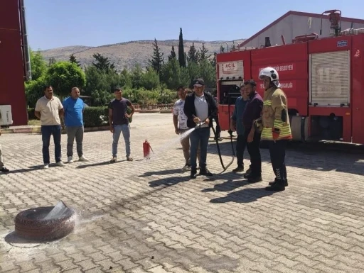 Belen ve Reyhanlı&rsquo;da temel yangın eğitimi verildi
