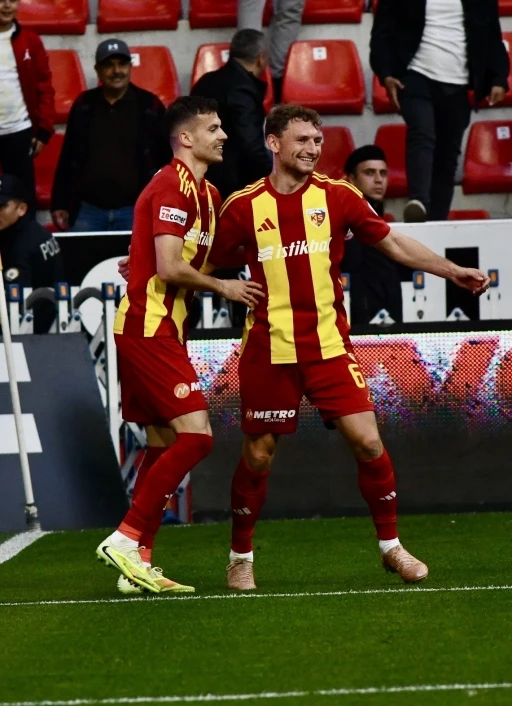 Benes 5. gol&uuml;n&uuml; attı
