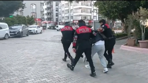 Berber dükkanındakilere kurşun yağdıran şahıs yakalandı
