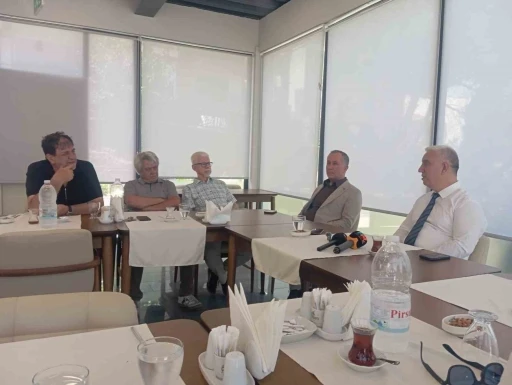 Bergama Belediye Başkanı, 19 meclis &uuml;yesi ile Yeni Parti&rsquo;ye ge&ccedil;ti
