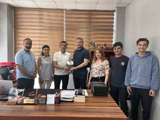 Bergama&rsquo;da T&uuml;rk&ccedil;e isimli iş yerlerine teşekk&uuml;r plaketi
