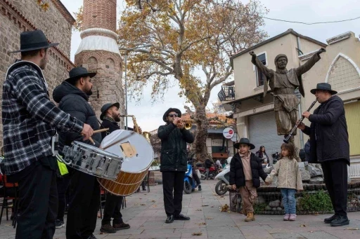 Bergamalı kadınlardan tarihi arastada panayır
