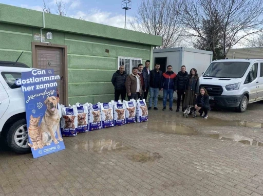 Beş yılda beş ilde 30 tonun &uuml;zerinde mama bağışı yapıldı
