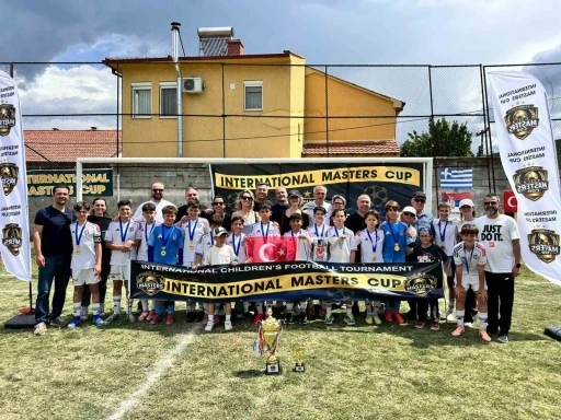 Beşiktaş altyapısında oynayan Bilecikli gen&ccedil; kaleci Doruk, turnuvayı gol yemeden bitirdi
