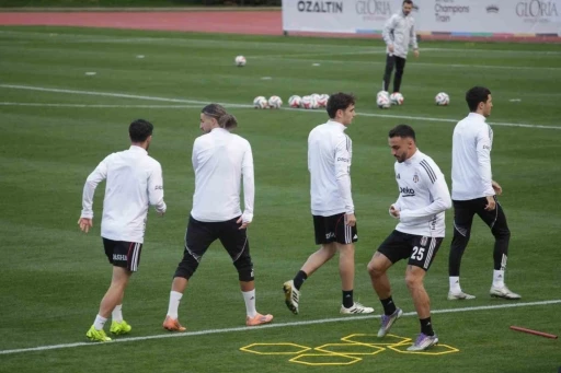 Beşiktaş, Antalya&rsquo;daki kampında hazırlıklarını s&uuml;rd&uuml;r&uuml;yor

