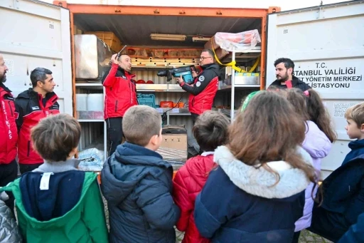 Beşiktaş Belediyesi minik &ouml;ğrencilere afet bilinci eğitimi verdi
