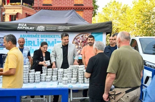 Beşiktaş Belediyesi’nden vatandaşlara aşure ikramı
