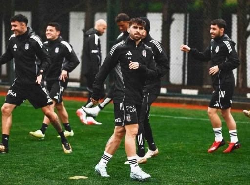 Beşiktaş, Fenerbah&ccedil;e ma&ccedil;ı hazırlıklarını s&uuml;rd&uuml;rd&uuml;
