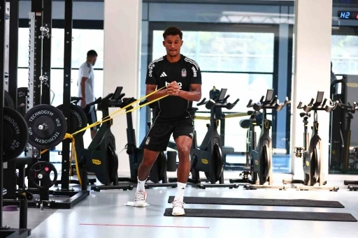 Beşiktaş, günün ikinci antrenmanında salonda çalıştı
