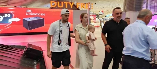 Beşiktaş’ın anlaşmaya vardığı David Jurasek, İstanbul’da
