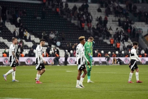 Beşiktaş’ın savunması da çöktü
