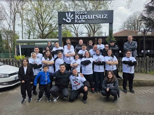 Beşiktaş, kafe &ccedil;alışanı &ouml;zel bireyleri ağırladı
