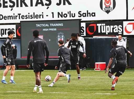 Beşiktaş kondisyon ve taktik &ccedil;alıştı
