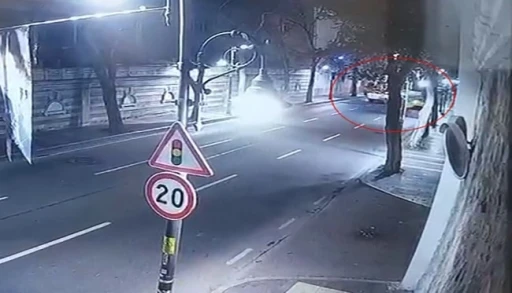 Beşiktaş&rsquo;ta 1 kişinin hayatını kaybettiği, 8 kişinin yaralandığı kaza anı kamerada
