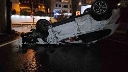 Beşiktaş&rsquo;ta alkoll&uuml; s&uuml;r&uuml;c&uuml; ortalığı birbirine kattı: 2 yaralı
