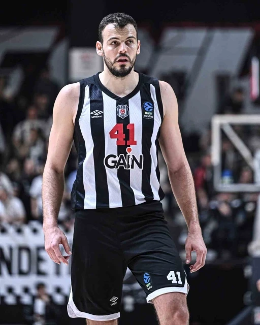 Beşiktaş&rsquo;ta Ante Zizic hırsıyla panyayı kırdı, potayı par&ccedil;aladı
