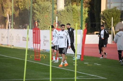 Beşiktaş&rsquo;ta devre arası &ccedil;alışmalarını Antalya&rsquo;da s&uuml;rd&uuml;rd&uuml;
