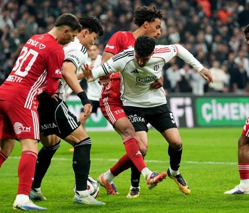 Beşiktaş&rsquo;ta Emirhan Top&ccedil;u cezalı duruma d&uuml;şt&uuml;
