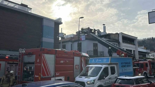 Beşiktaş&rsquo;ta iş yerinde korkutan yangın: 1 itfaiyeci yaralandı
