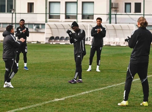 Beşiktaş&rsquo;ta Junior Olaitan ilk idmanına &ccedil;ıktı
