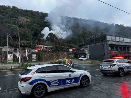 Beşiktaş&rsquo;ta korkutan yangın: M&uuml;ştemilat alev alev yandı
