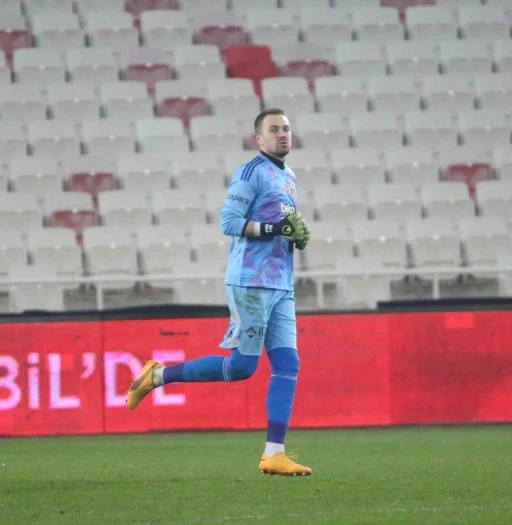 Beşiktaş&rsquo;ta Mert G&uuml;nok ile yollar ayrıldı
