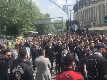 Beşiktaş taraftarı, Fenerbahçe derbisi için yola çıktı
