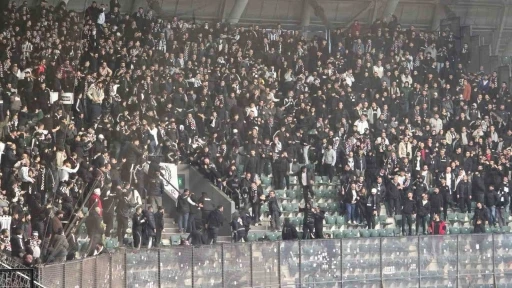 Beşiktaş trib&uuml;n&uuml; karıştı, 15 taraftara adli işlem yapıldı
