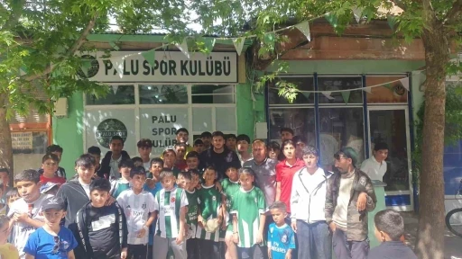 Beşiktaşlı Mustafa Erhan Hekimoğlu memleketi Palu&rsquo;da gen&ccedil;lerle buluştu
