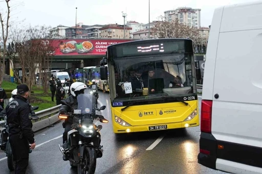 Beşiktaşlı taraftarlar Kadık&ouml;y&rsquo;e geldi

