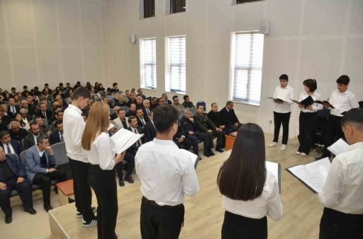 Besni&rsquo;de İstiklal Marşı&rsquo;nın ruhunu &ouml;ğrenciler yaşattı
