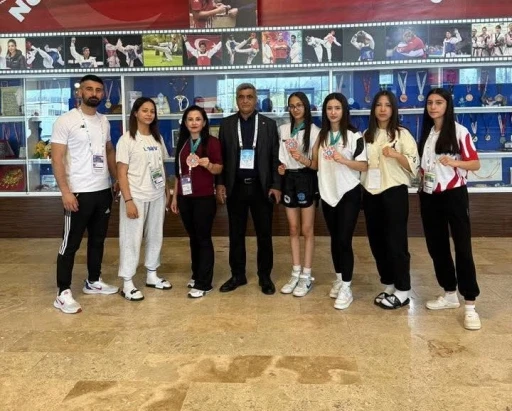 Besnili sporculardan d&uuml;nya kupasında başarı
