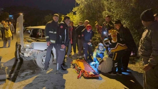 Beton bloğa &ccedil;arpan Tofaş hurdaya d&ouml;nd&uuml;: 1 yaralı
