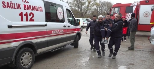 Beton fabrikasında yangın: 2 iş&ccedil;i dumandan etkilendi
